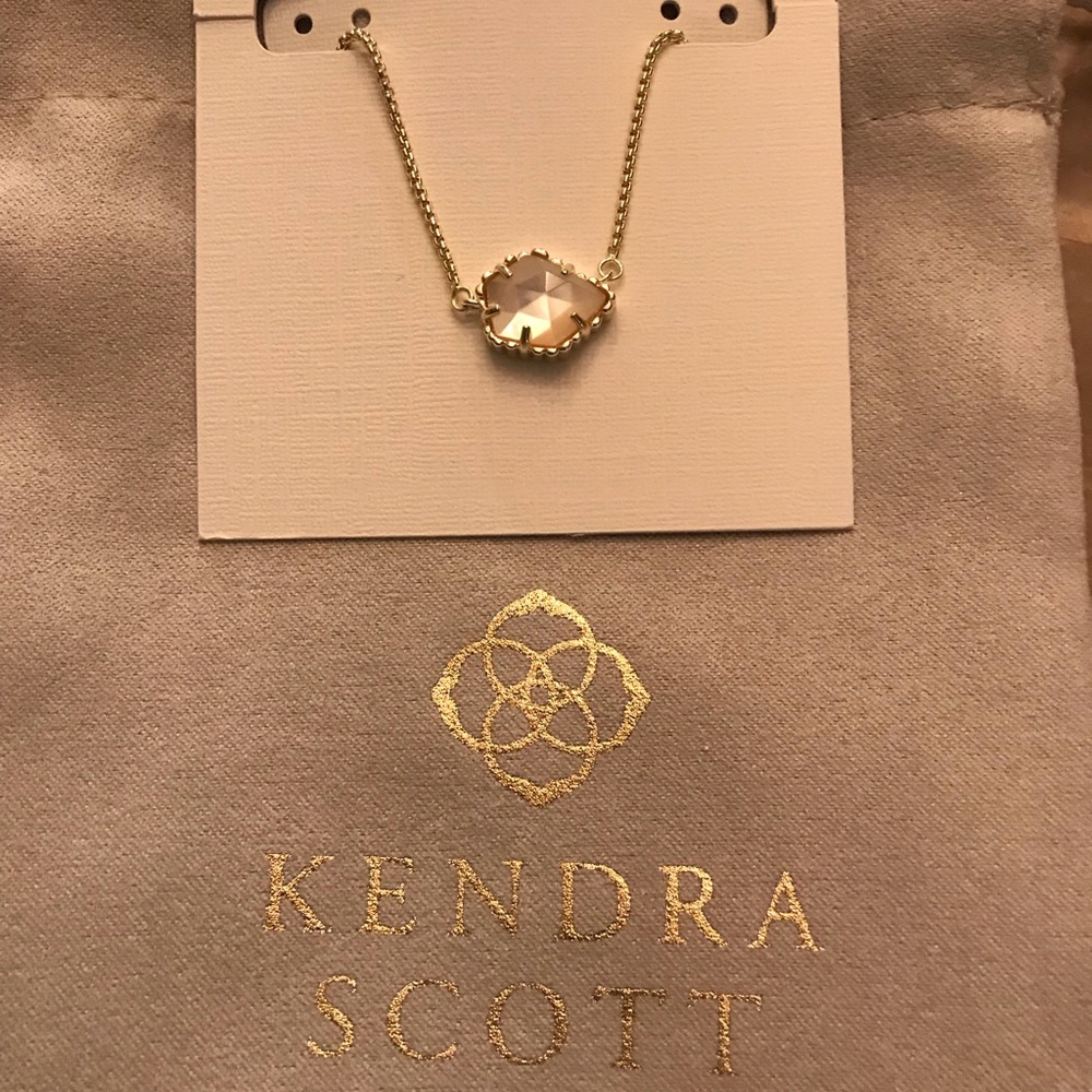 Kendra Scott necklace